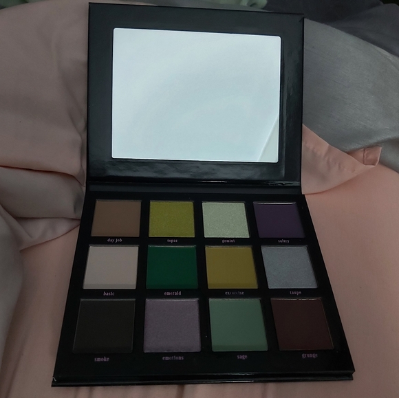 UE/NotNormal - Picture 5 of 7